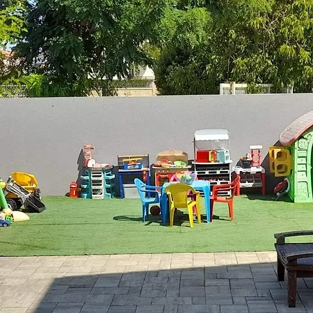 Bright And Spacious With Grill *** *