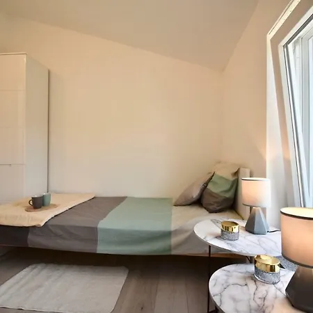 Lägenhet Bright And Spacious With Grill ***