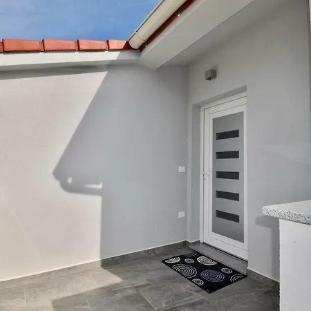 Apartment Bright And Spacious With Grill ***