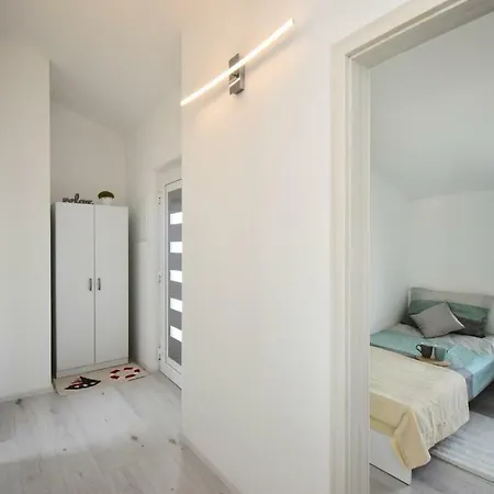 Bright And Spacious With Grill *** Lägenhet