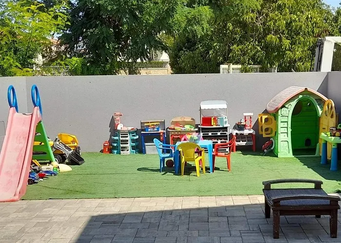 Bright And Spacious With Grill *** *