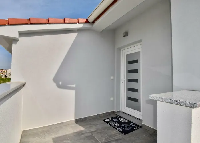 Apartament Bright And Spacious With Grill ***