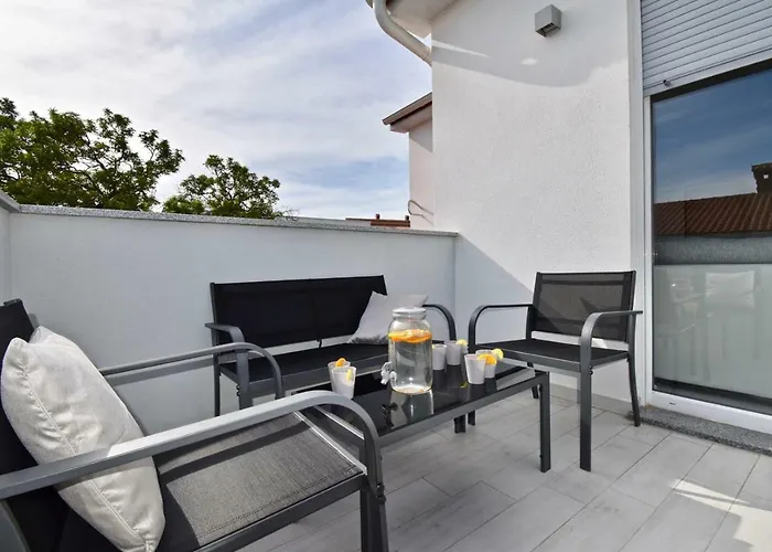 Bright And Spacious With Grill *** Apartment