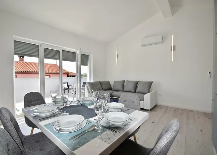 Apartment Bright And Spacious With Grill *** *