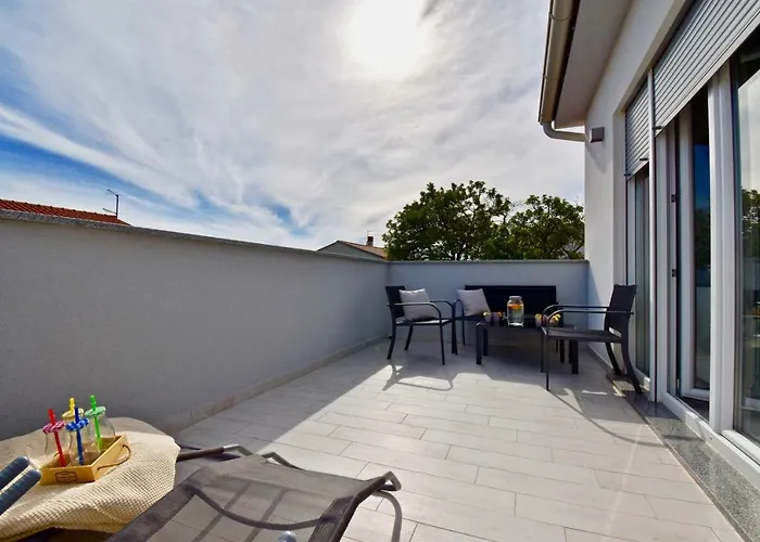 Apartment Bright And Spacious With Grill *** Pula