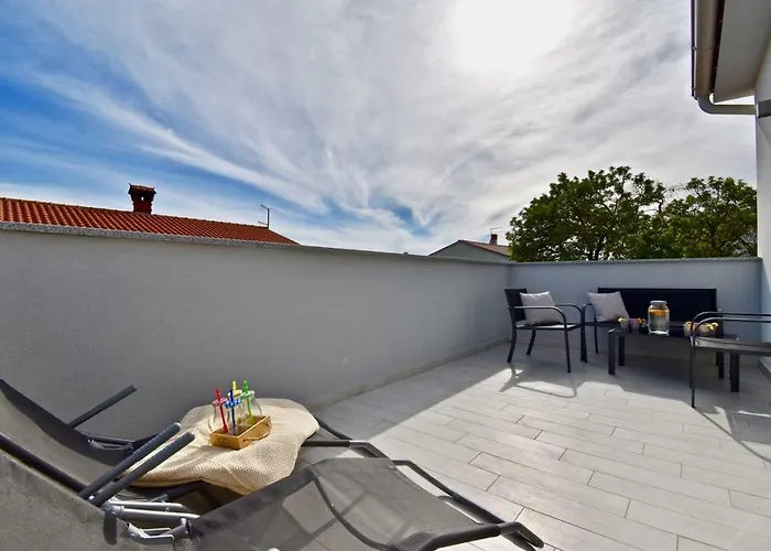 Bright And Spacious With Grill *** * Pula