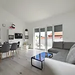 Bright And Spacious With Grill *** Lägenhet Pula