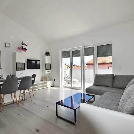 Bright And Spacious With Grill *** 아파트 풀라