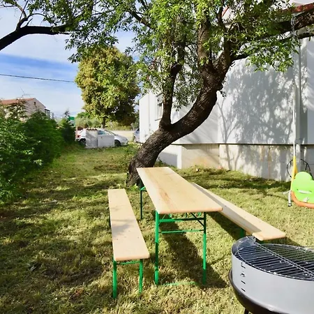 Bright And Spacious With Grill *** 풀라