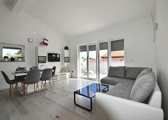 Bright And Spacious With Grill *** 아파트 풀라