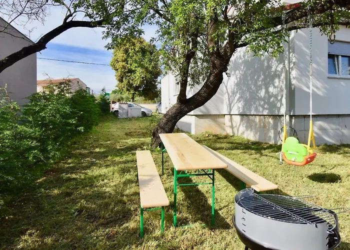 Bright And Spacious With Grill *** 풀라