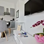 Apartment Bright And Spacious With Grill *** *